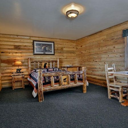 Wolf Den Log Cabin Motel And Rv Park Thayne Dış mekan fotoğraf