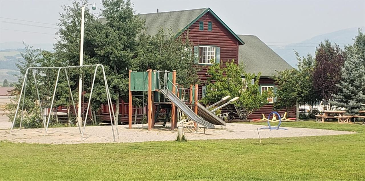 Wolf Den Log Cabin Motel And Rv Park Thayne Dış mekan fotoğraf
