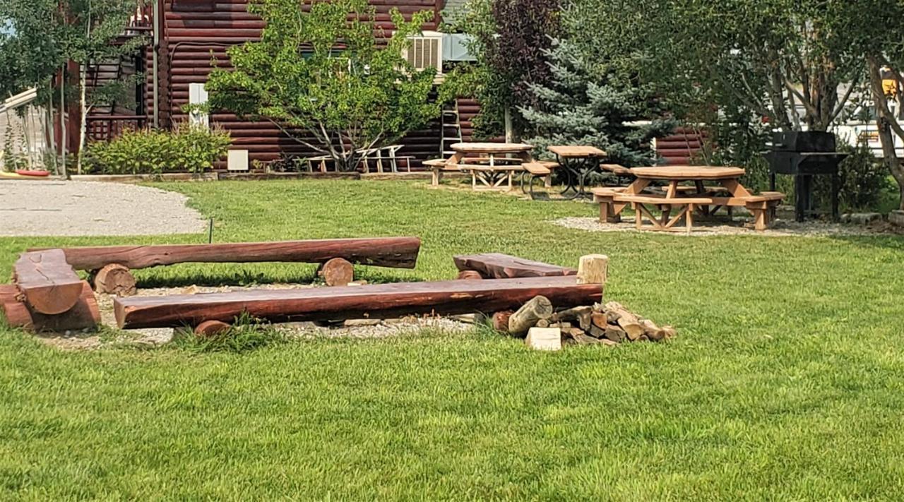 Wolf Den Log Cabin Motel And Rv Park Thayne Dış mekan fotoğraf