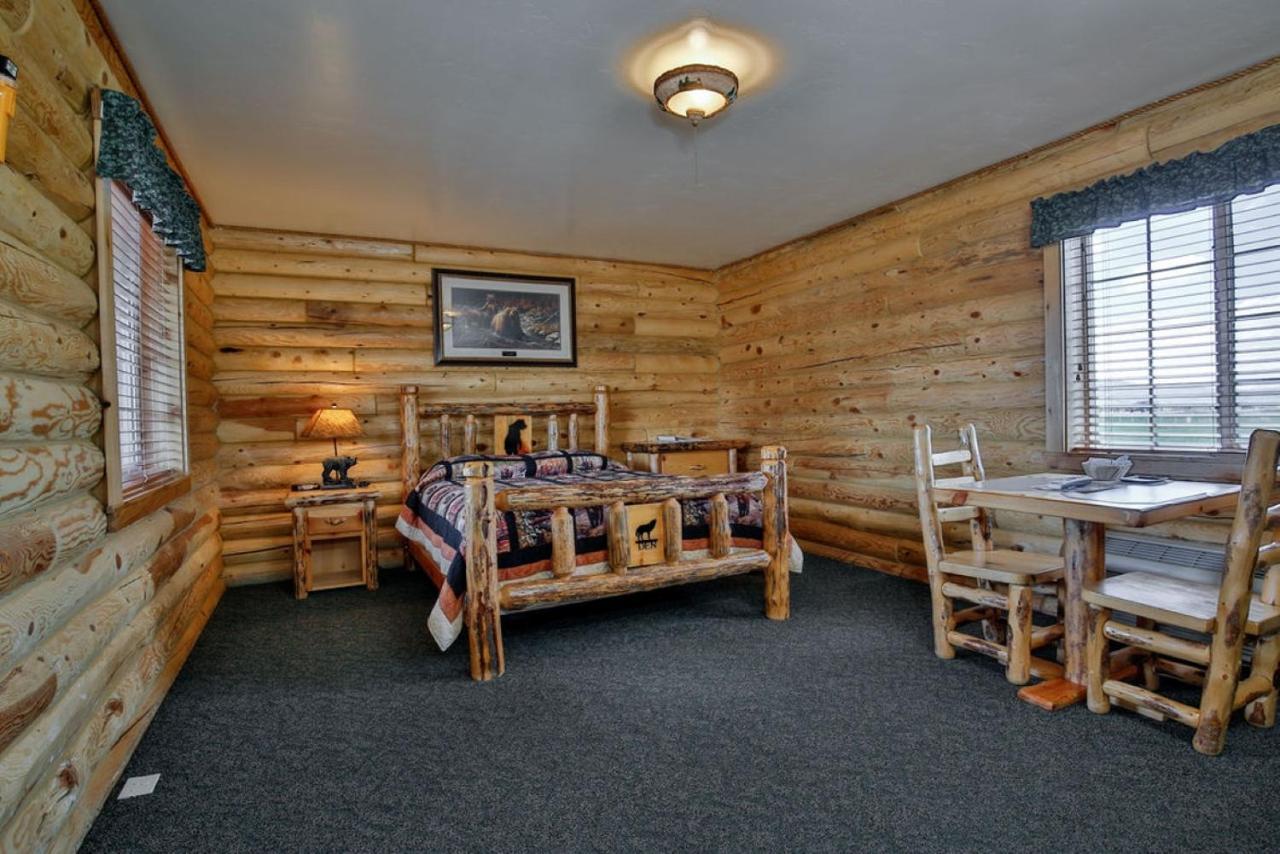 Wolf Den Log Cabin Motel And Rv Park Thayne Dış mekan fotoğraf