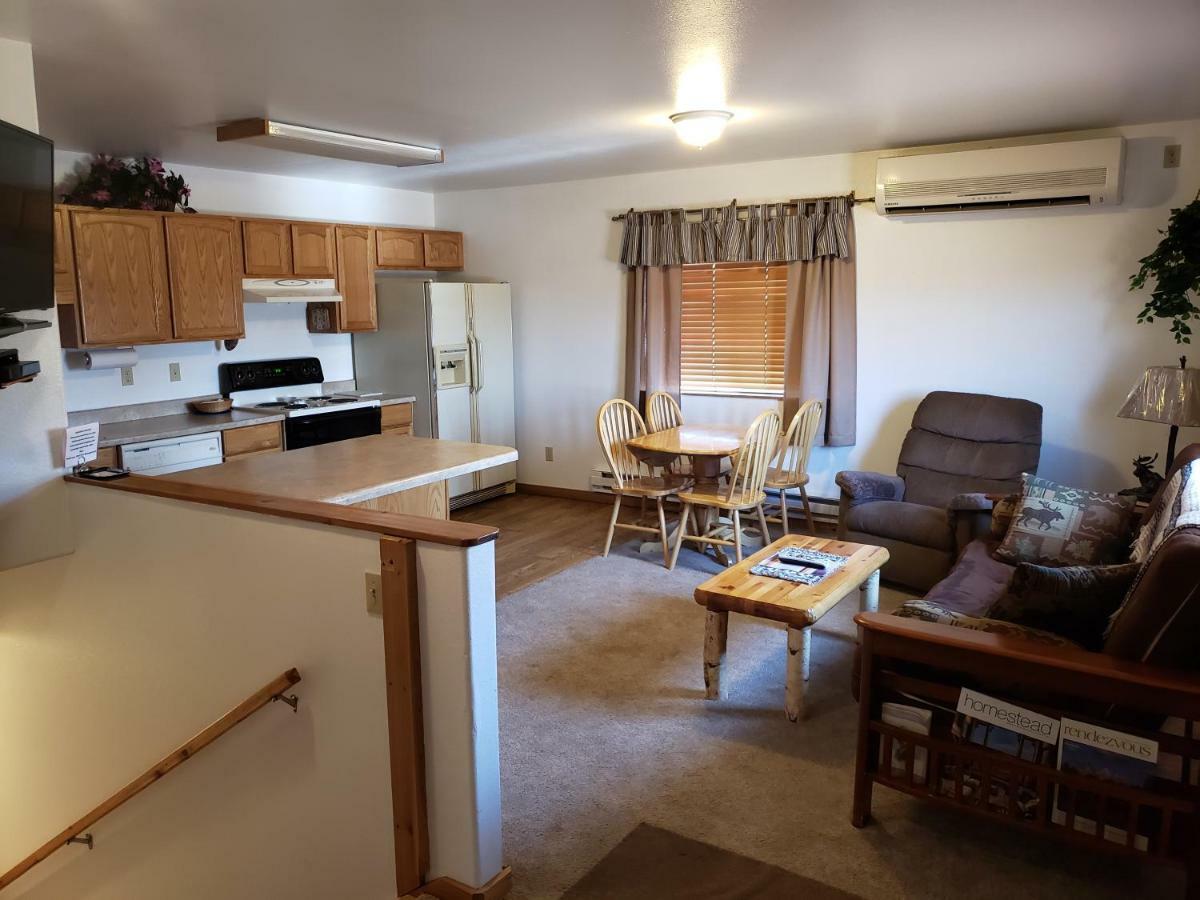 Wolf Den Log Cabin Motel And Rv Park Thayne Dış mekan fotoğraf